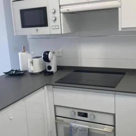 Modern 2 Bed With Sea Views, Bonanza Apartment